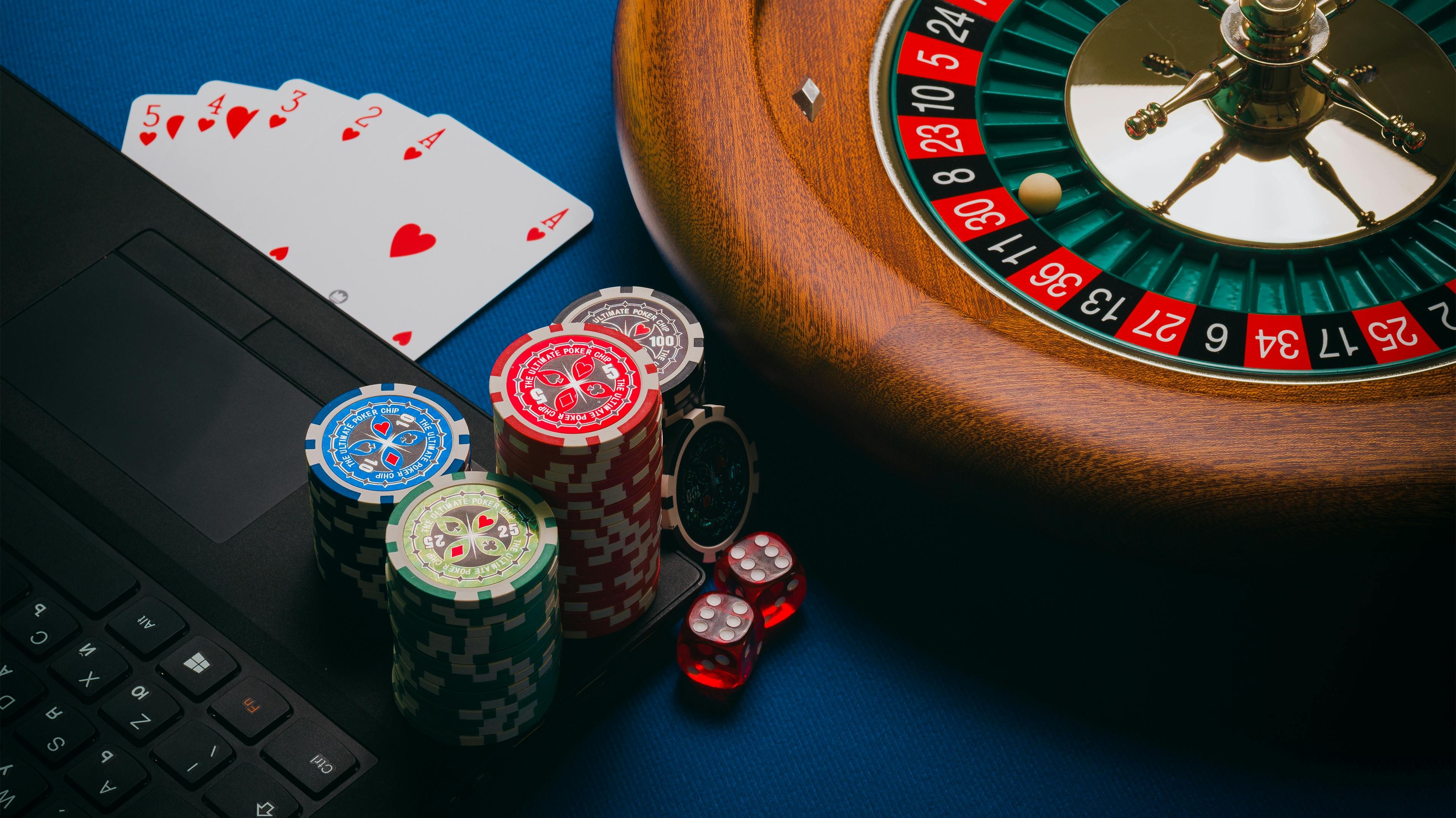 Permainan roulette dengan papan digital dan chat pemain Antarmuka roulette di aplikasi mobile om togel